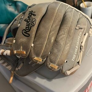 Softball glove lightly used. Size 12 1/2